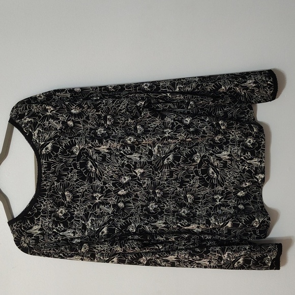 Lane Bryant Long Sleeve Nlack & White Floral V Neck Blouse Sz 18-20 Whimsygoth - Picture 3 of 11